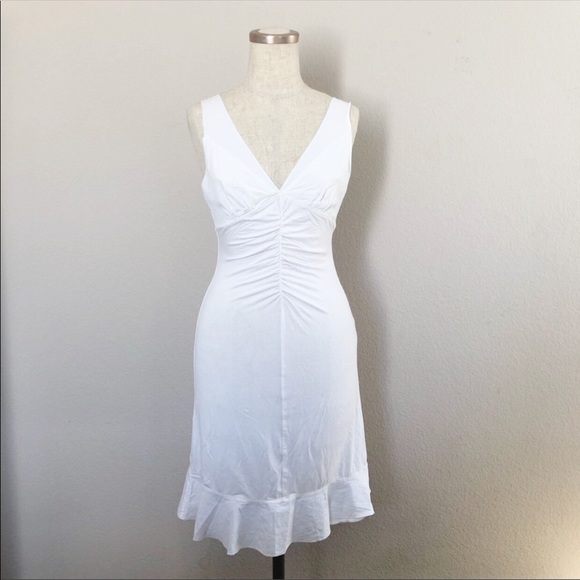 BCBGMaxAzria Dresses & Skirts - BCBG MAXAZRIA white v-neck ruffle dress